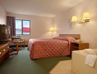 Hotel Super 8 By Wyndham Sullivan
