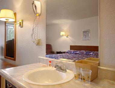 Hotel Super 8 By Wyndham 2*